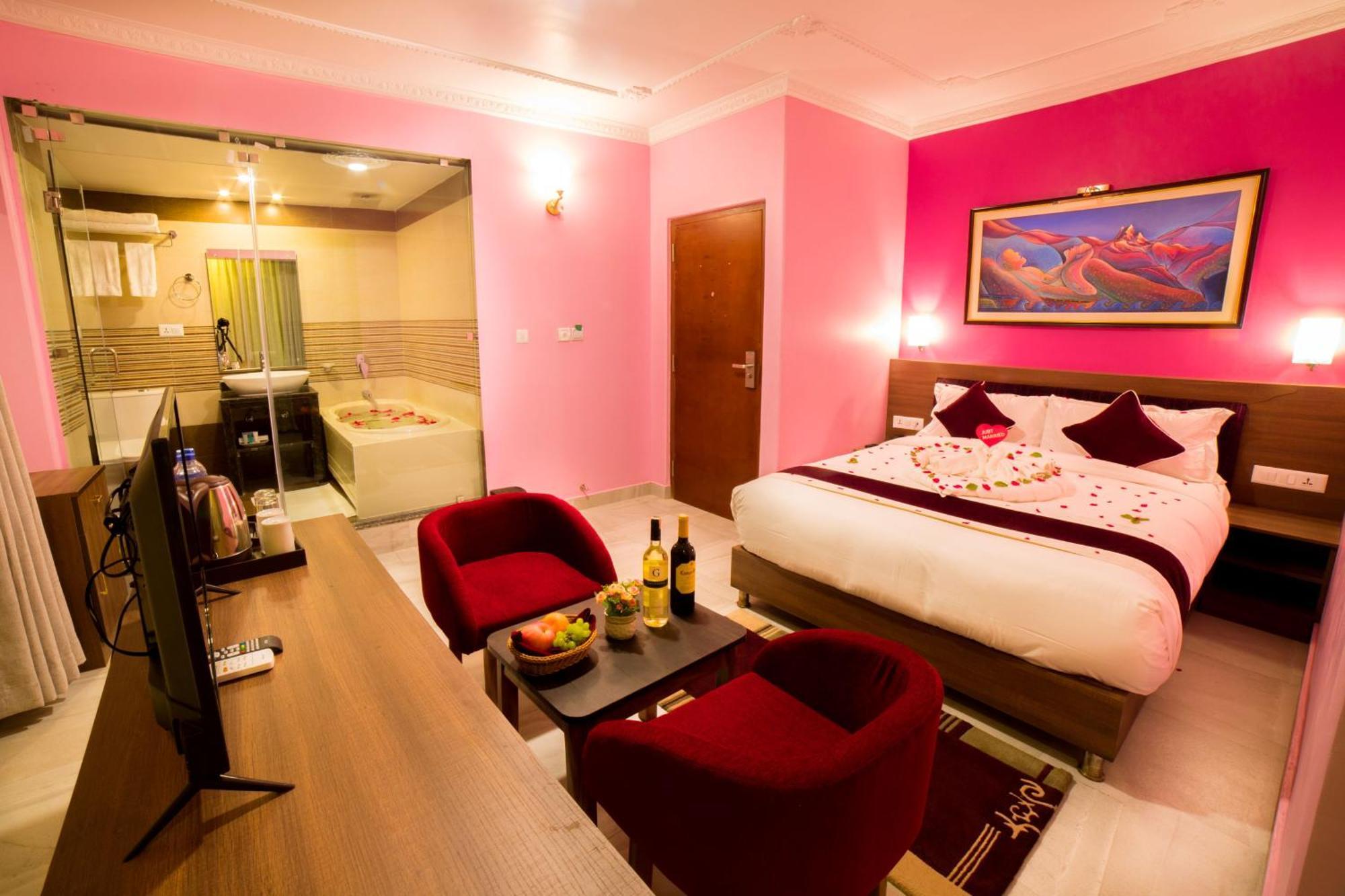 פוקהרה Hotel Task International מראה חיצוני תמונה