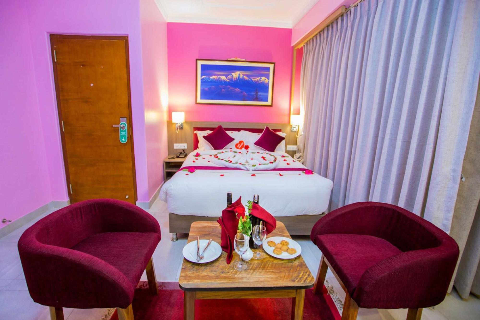 פוקהרה Hotel Task International מראה חיצוני תמונה